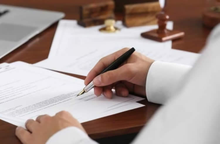 BVI公司投資中國設立公司怎么在香港辦理主體資格證明公證呢？