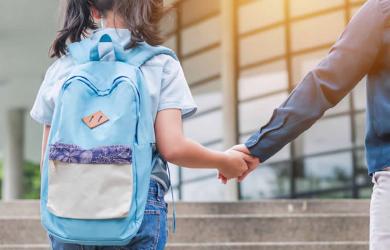 小孩是在美國出生現(xiàn)要在中國大陸上學怎么辦理美國出生紙公證認證？