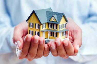 香港人要接受父母贈與的大陸房產(chǎn)但人不方便回內(nèi)地要怎么辦理公證？