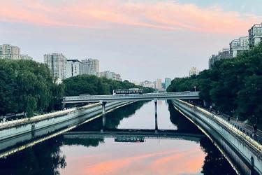 父母和小孩都是香港身份要如何辦理親屬關系公證書用于深圳上學之用呢？