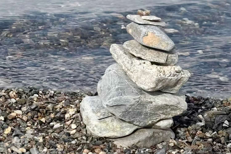 多名香港子女怎么同時(shí)辦理一份放棄繼承遺產(chǎn)聲明書(shū)公證并加蓋轉(zhuǎn)遞章呢？