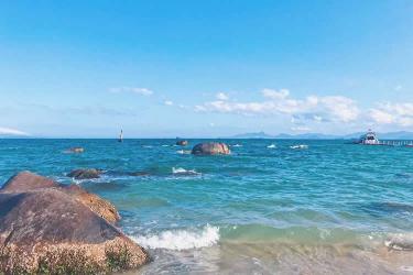 我們是在香港出生的，現(xiàn)要在內(nèi)地辦理股權(quán)轉(zhuǎn)讓手續(xù)怎么證明是親兄弟關(guān)系呢？