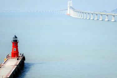 內(nèi)地人和香港人的中國結(jié)婚證怎么公證用于在香港預(yù)約孕婦床位呢？